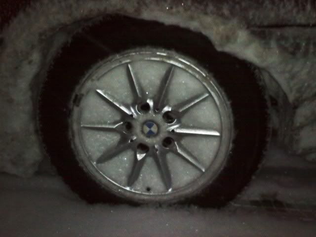 http://i155.photobucket.com/albums/s283/Red2000SR/Snow%20fun/0102000356a.jpg
