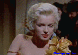 Marilyn Monroe gif photo: Smile 090111082259402112983596.gif
