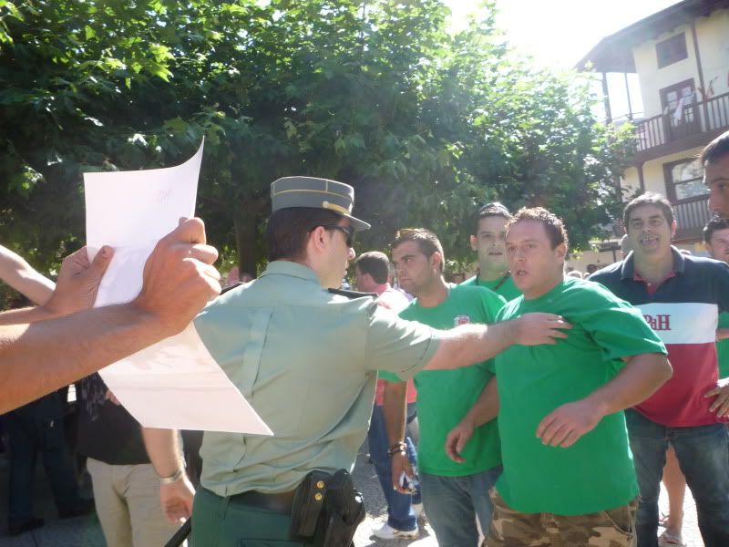 AMPUERO PUEBLO DE SALVAJES