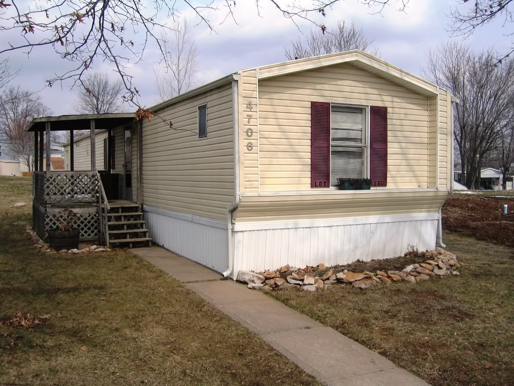 Mobile Home For Sale 4706 Mayview Ct. Blue Springs, MO 64015 LOT 139 A nice place to live.