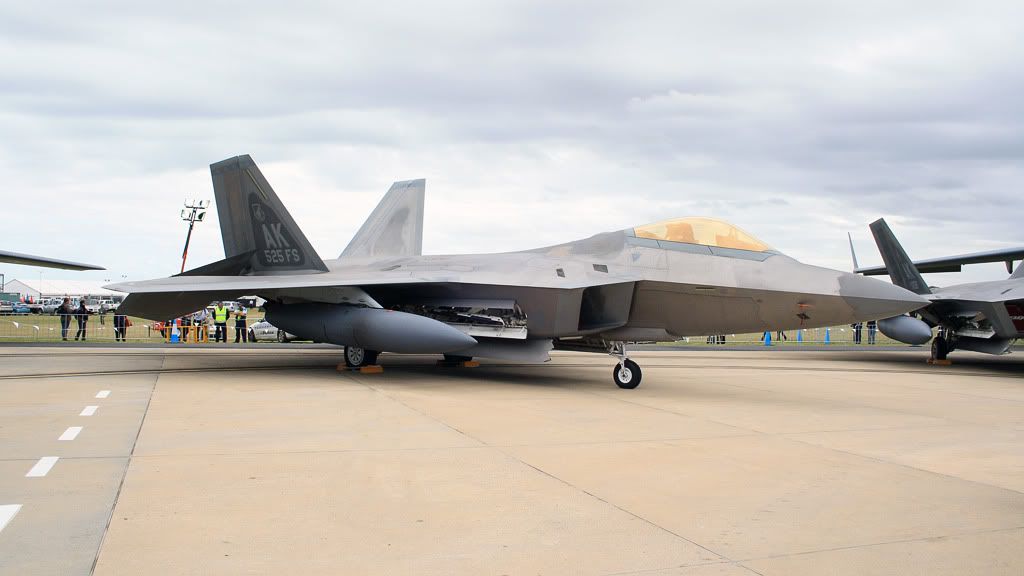 IMAGE: http://i155.photobucket.com/albums/s314/Lethal_014/F22v1.jpg