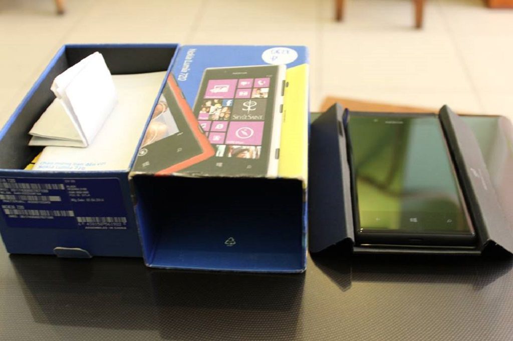 Bán Nokia Lumia 720 99.9% fullbox likenew BH đến 07/2015